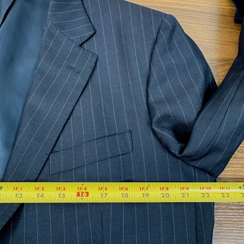 Barneys New York Navy Pinstripe Suit Reda Super 100s Wool Italy 44L 34x32 Luxury